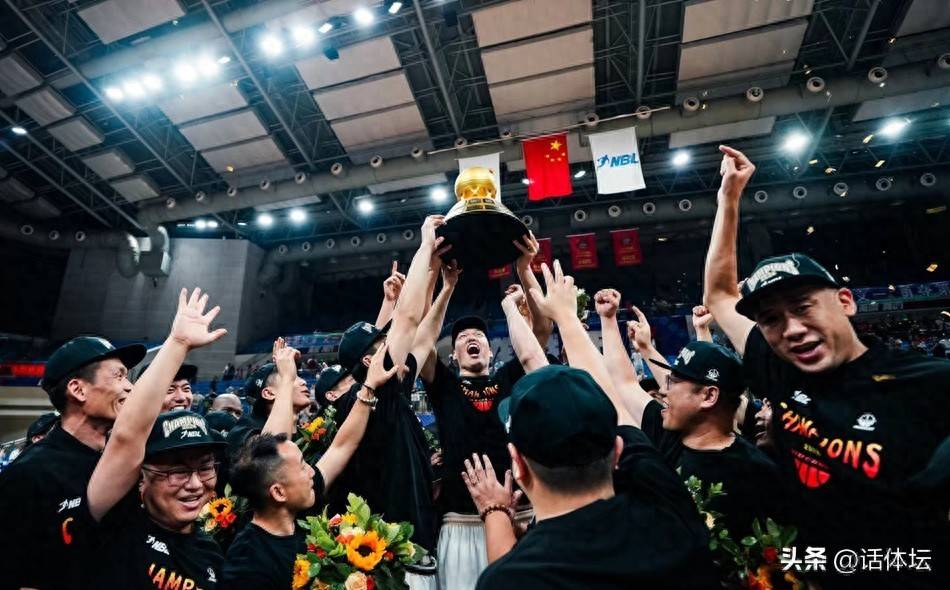 今晨广州队扳平良机:CBA季后赛节点到来,压力陡增,数据趋势出现新变化 今晨广州队扳平良机:CBA季后赛节点到来,压力陡增,数据趋势出现新变化