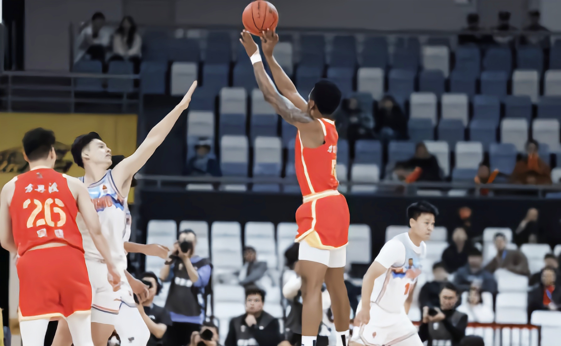 冲刺阶段体能课后，广厦男篮临场应变备战欧联，引发热议，细节决定成败