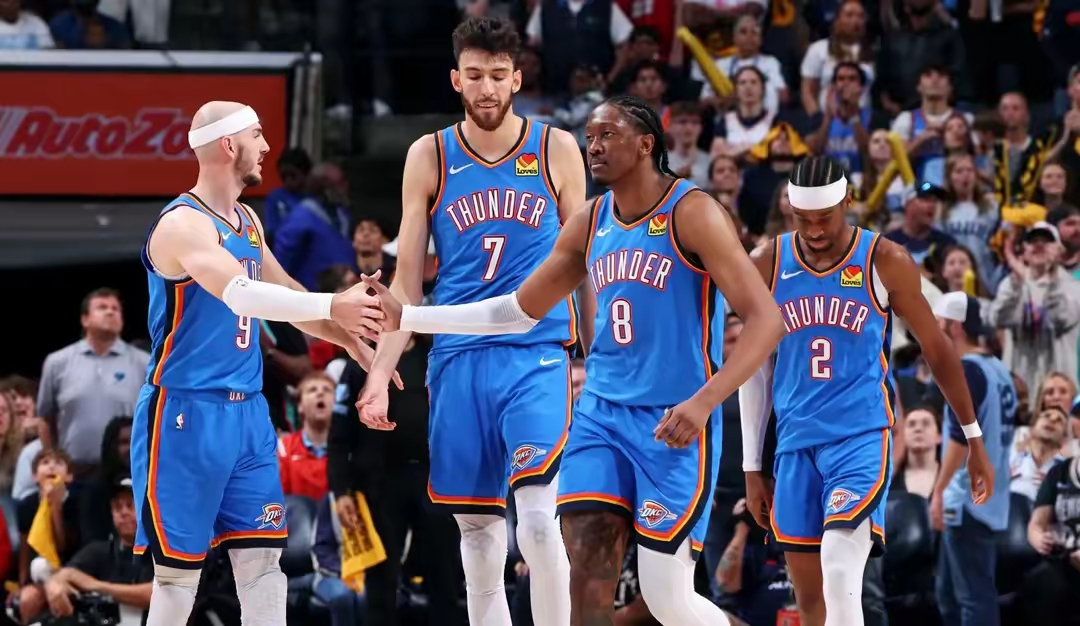 jiuyou-包含NBA总决赛集结日再迎强敌；犹他爵士状态回暖；主帅态度：气氛紧张；球探报告显示潜力的词条