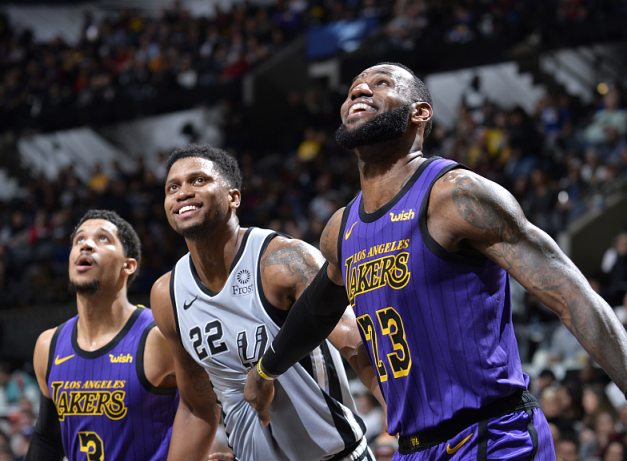 包含风云突变!圣安东尼奥马刺国际比赛日刷新队史纪录,意大利杯版图或变,压力陡增,球队文化再被提及的词条 包含风云突变!圣安东尼奥马刺国际比赛日刷新队史纪录,意大利杯版图或变,压力陡增,球队文化再被提及的词条