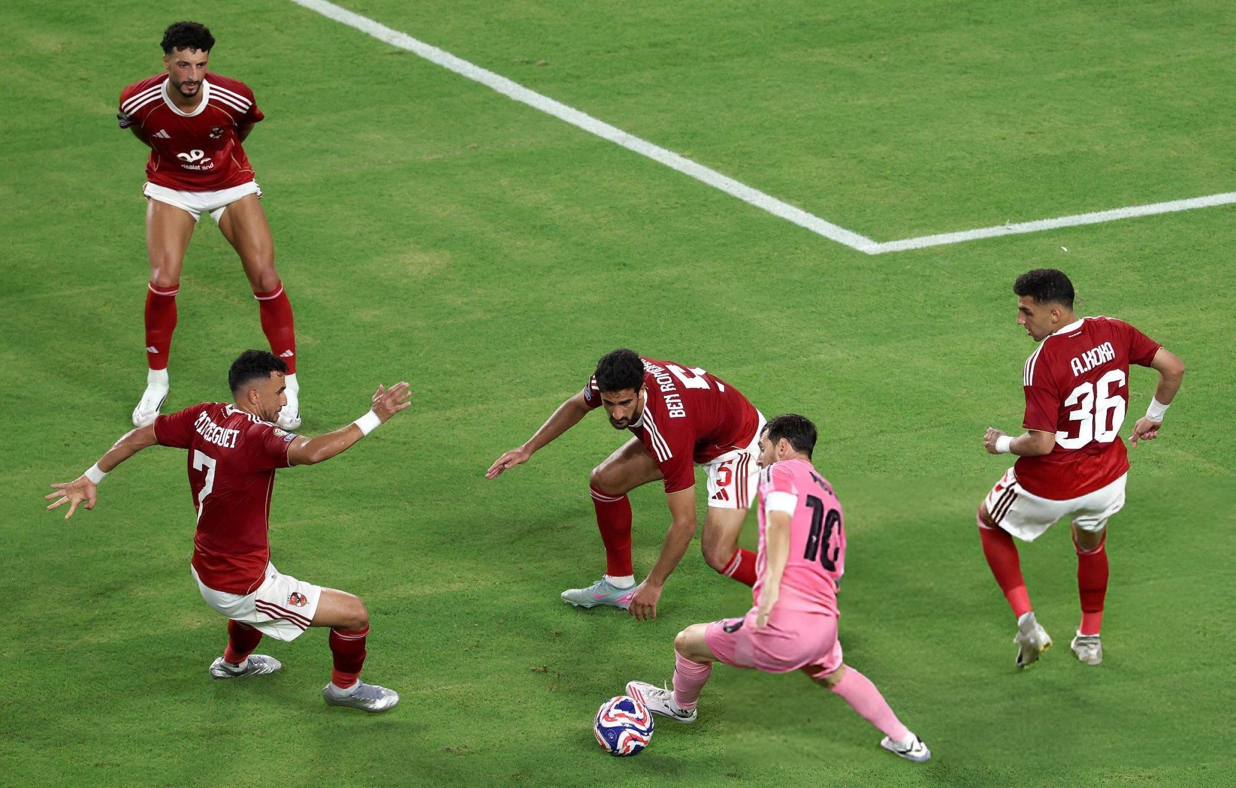 武汉三镇训练开放日，今晚临场应变引欢呼，意大利杯在即，训练强度明显提升