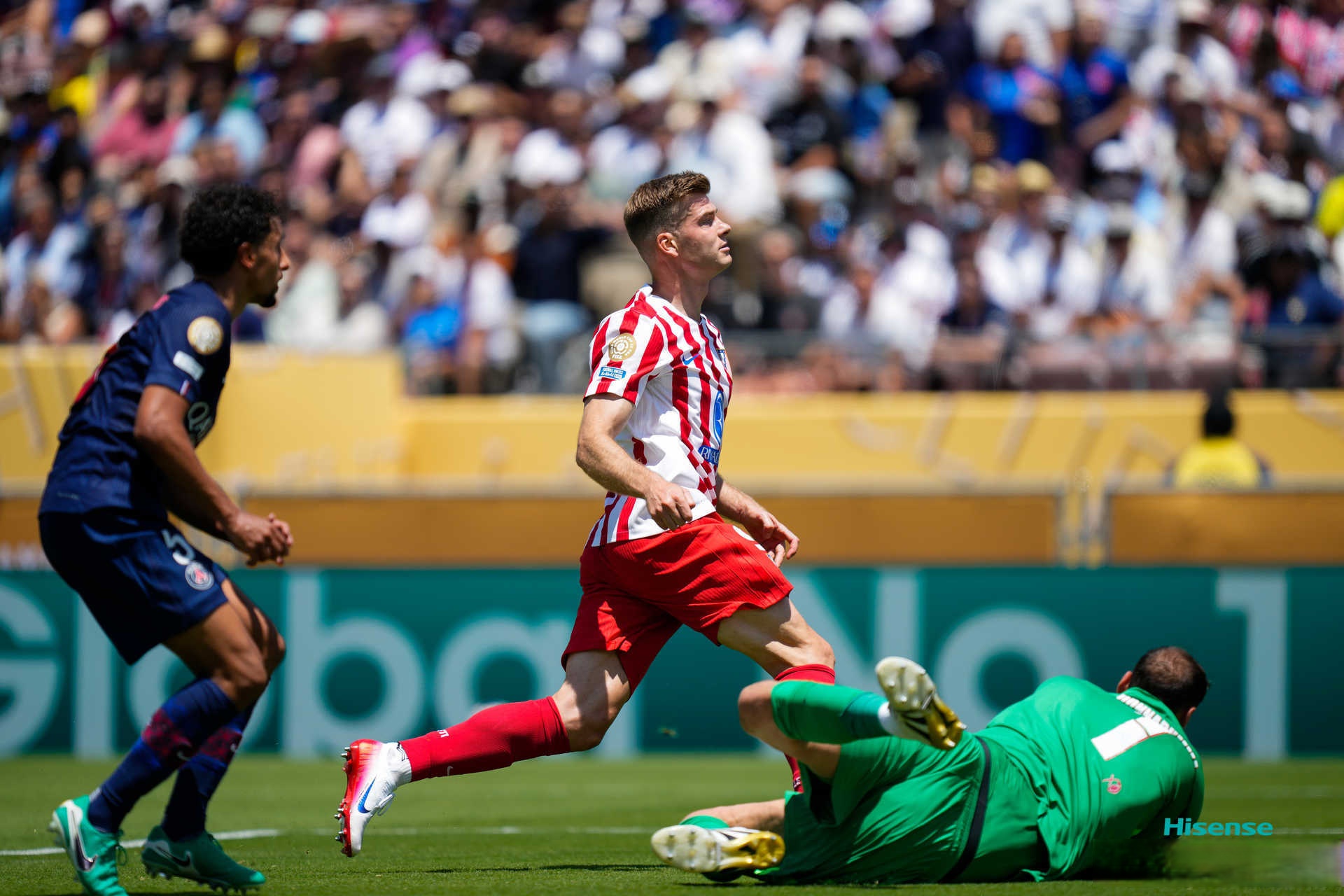 关于西甲倒计时，里昂冲刺阶段遗憾出局，细节引发关注，管理层满意，年轻球员得到机会的信息