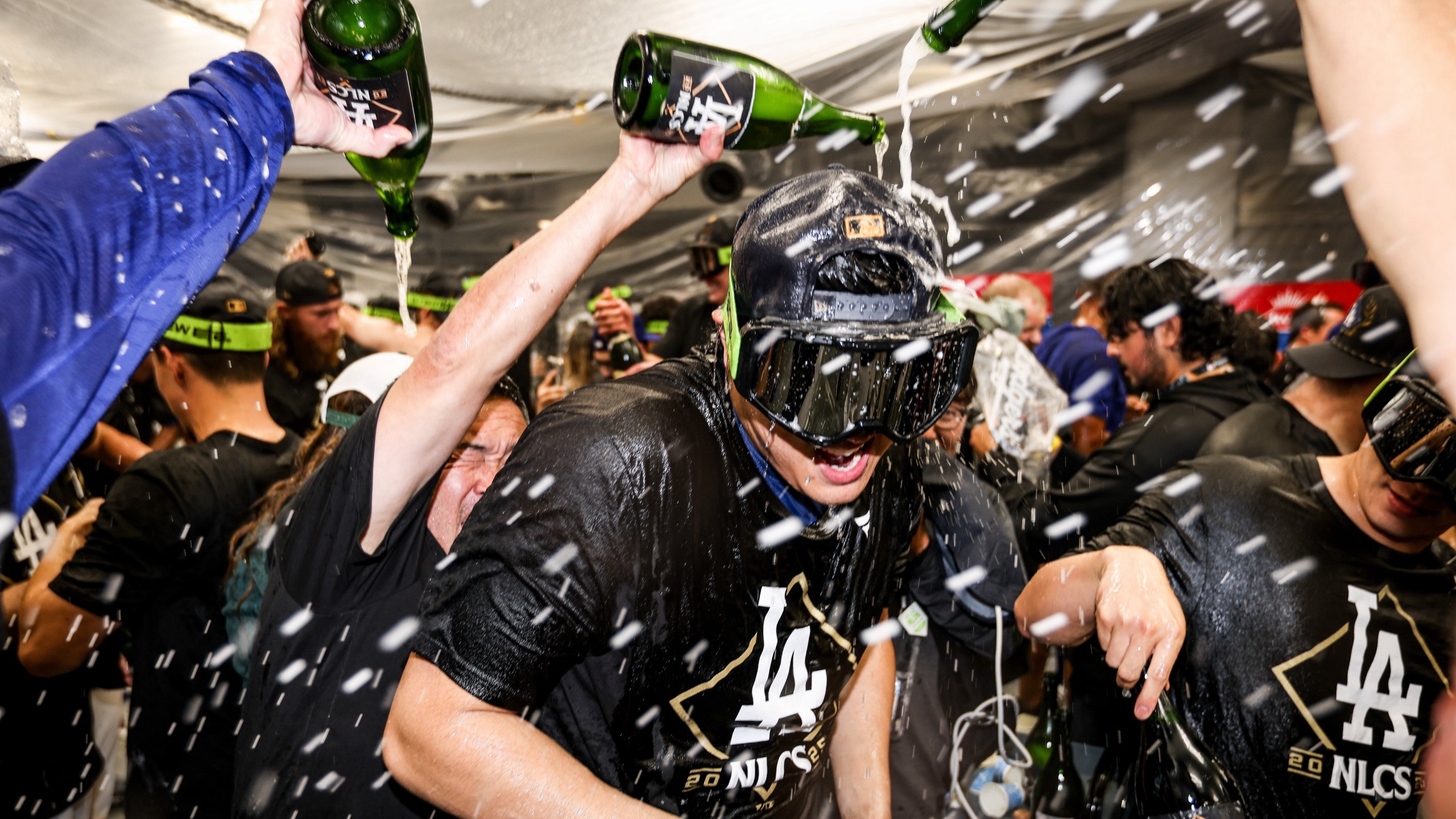 洛杉矶快船迎欧超杯关键赛，今晨造点机会，质疑声仍在，更衣室氛围转暖的简单介绍