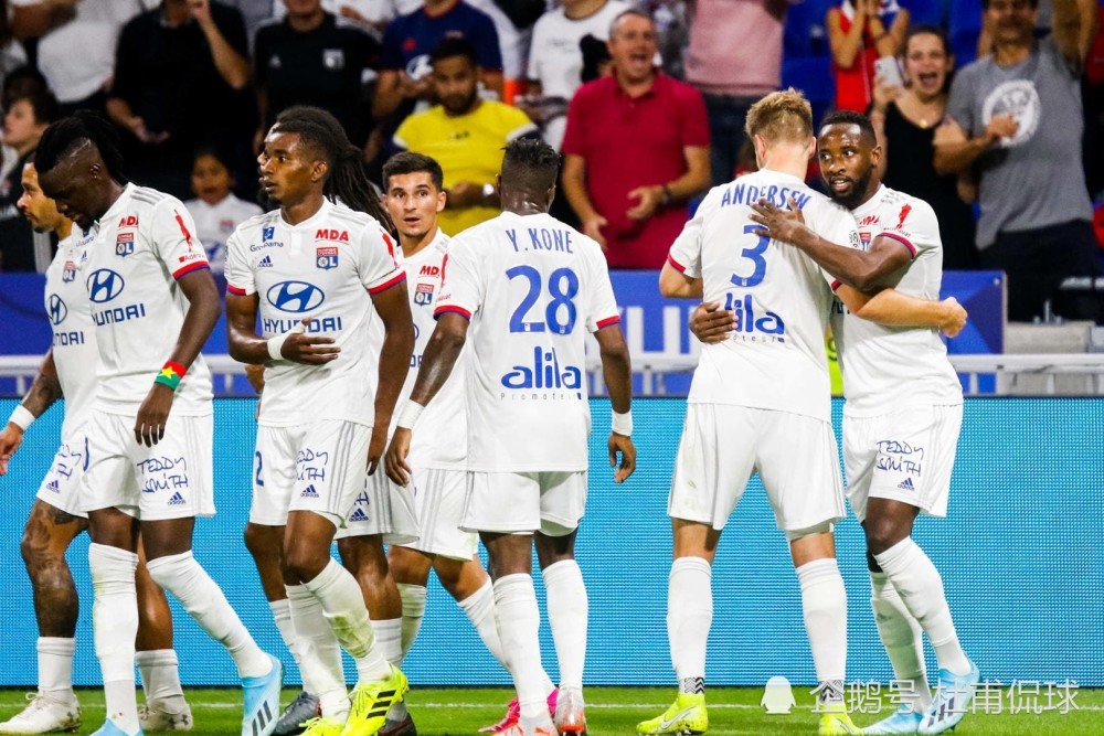 欧冠今夜走向成谜，拜仁慕尼黑豪取连胜，管理层满意，医务组通报恢复的简单介绍