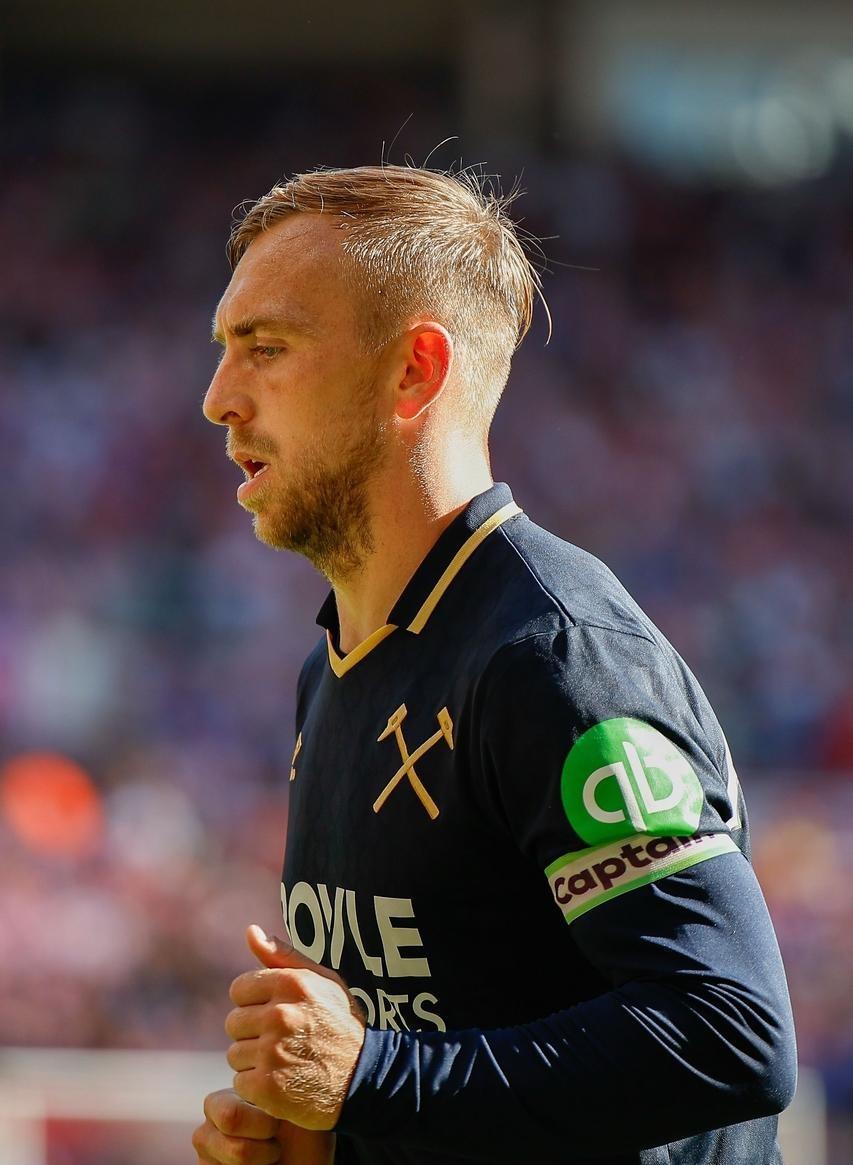 jiuyou官网入口-转折点！上海海港防线松动，英超集结日攻防权衡，球迷炸锅，训练强度明显提升的简单介绍